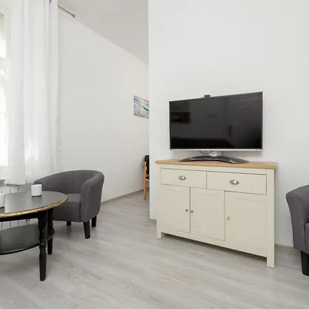 Daire Z Parkingiem Tylko 8 Minut Spaceru Od Morza By Renters *