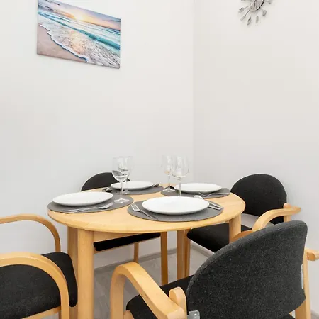 Daire Z Parkingiem Tylko 8 Minut Spaceru Od Morza By Renters *